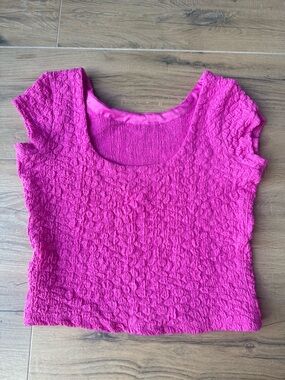Maeve Textured Scoop Crop Top in Bright Pink